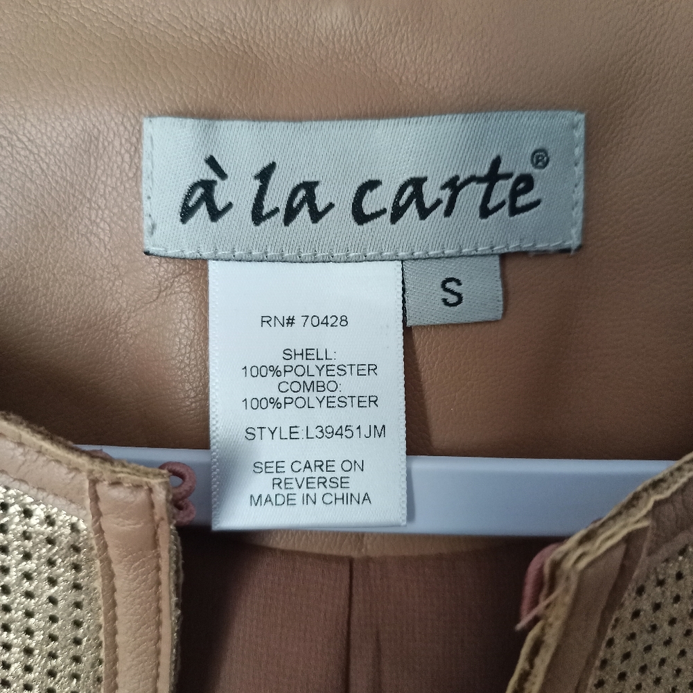 A La carte Gold perforated jacket! - Picture 5 of 7